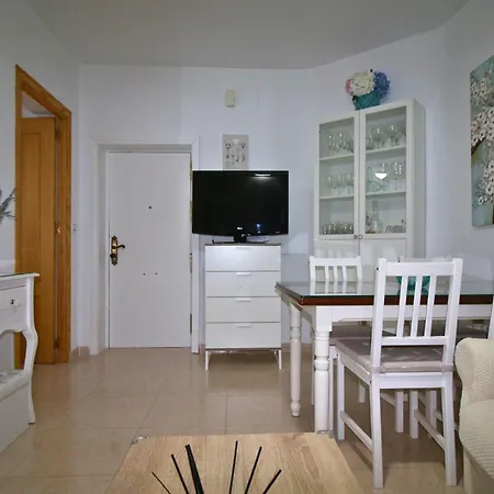 5 Personas Cercano A La Macarena Apartment